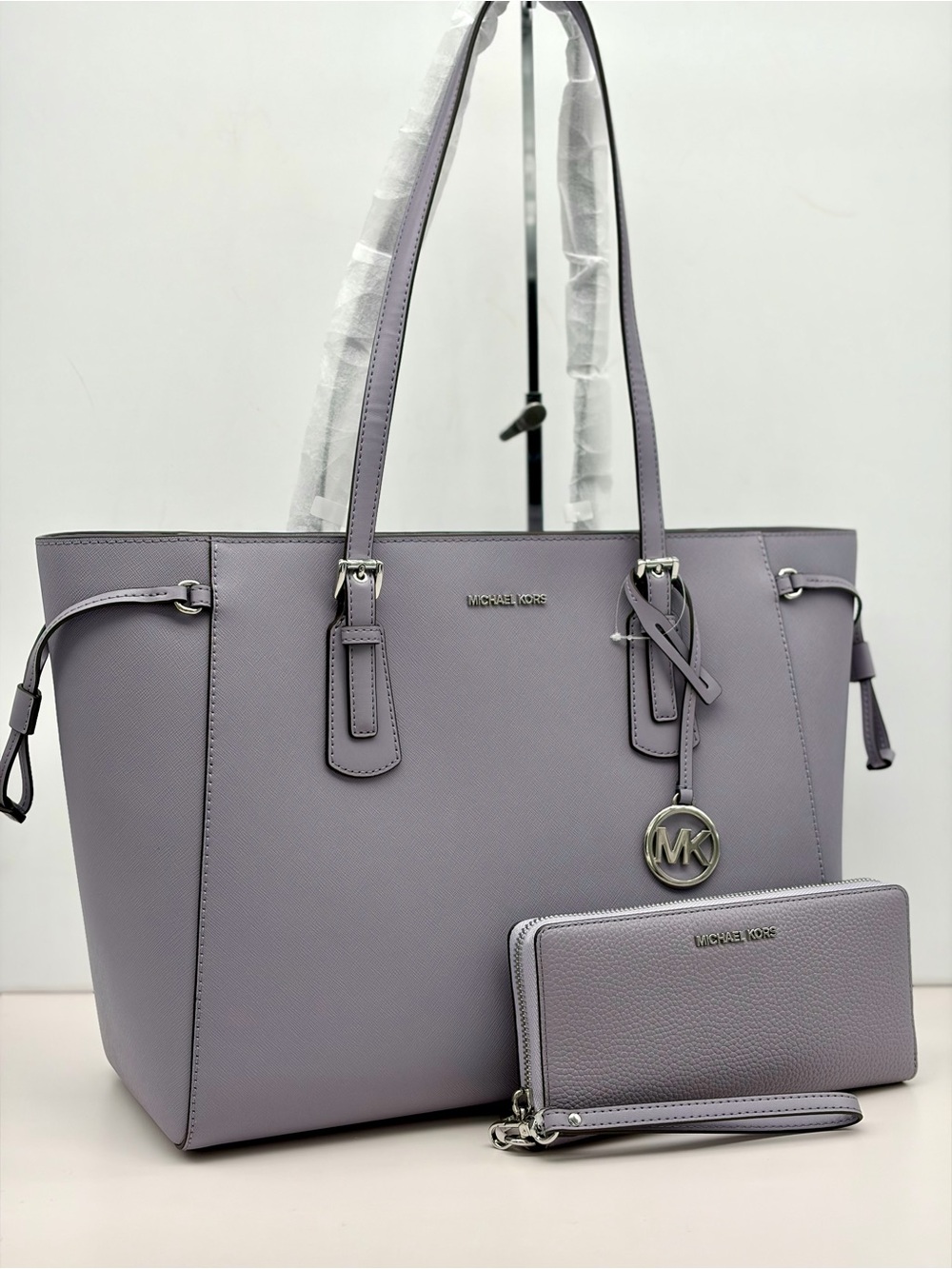 Michael Kors Voyager Large Leather Tote Bag and Continental Wallet Set